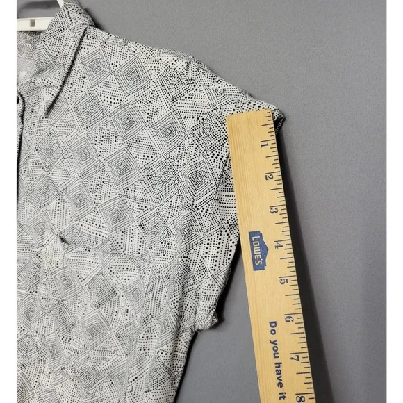 Old Navy Romper Womens Medium Geometric Print Button Front Shorts Rayon Playsuit - Picture 11 of 14